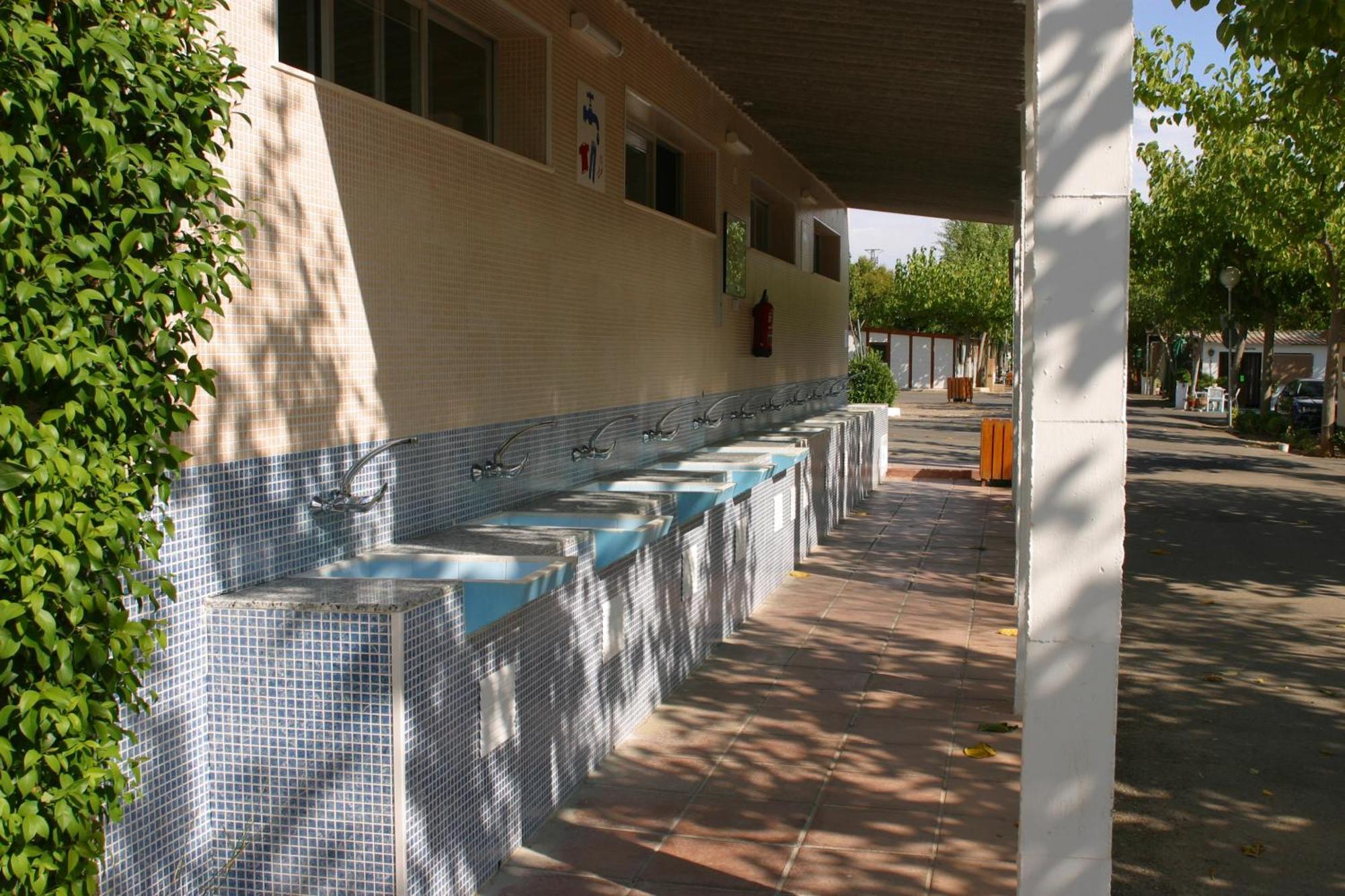 Camping Carlos III La Carlota Bagian luar foto